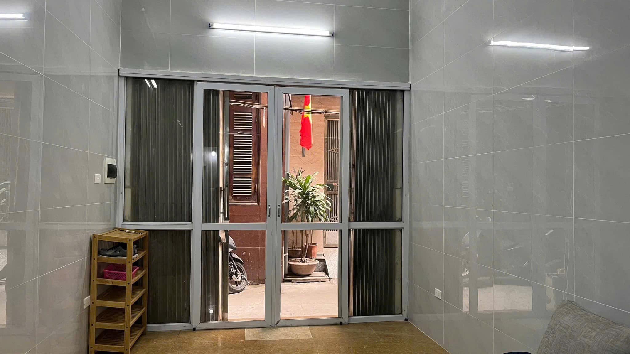 Cho thuê nhà Phố Hoàng Mai (gần chợ Hoàng Mai) 3 tầng x 40m2, 3 ngủ, chỉ 8.5 triệu/tháng - Ảnh chính